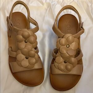 NWOT  Naturalizer Tan Floral Sandals